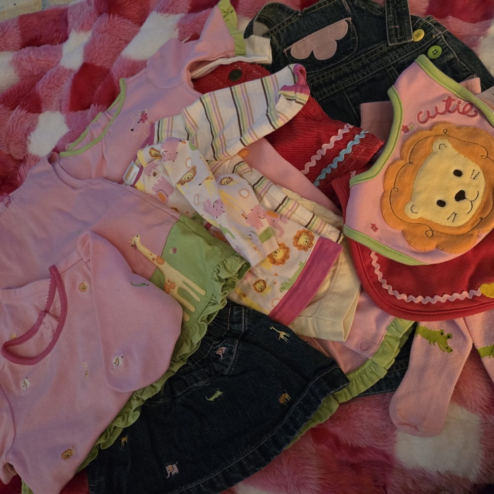 Cute Baby Clothing Set with Lion Bib
